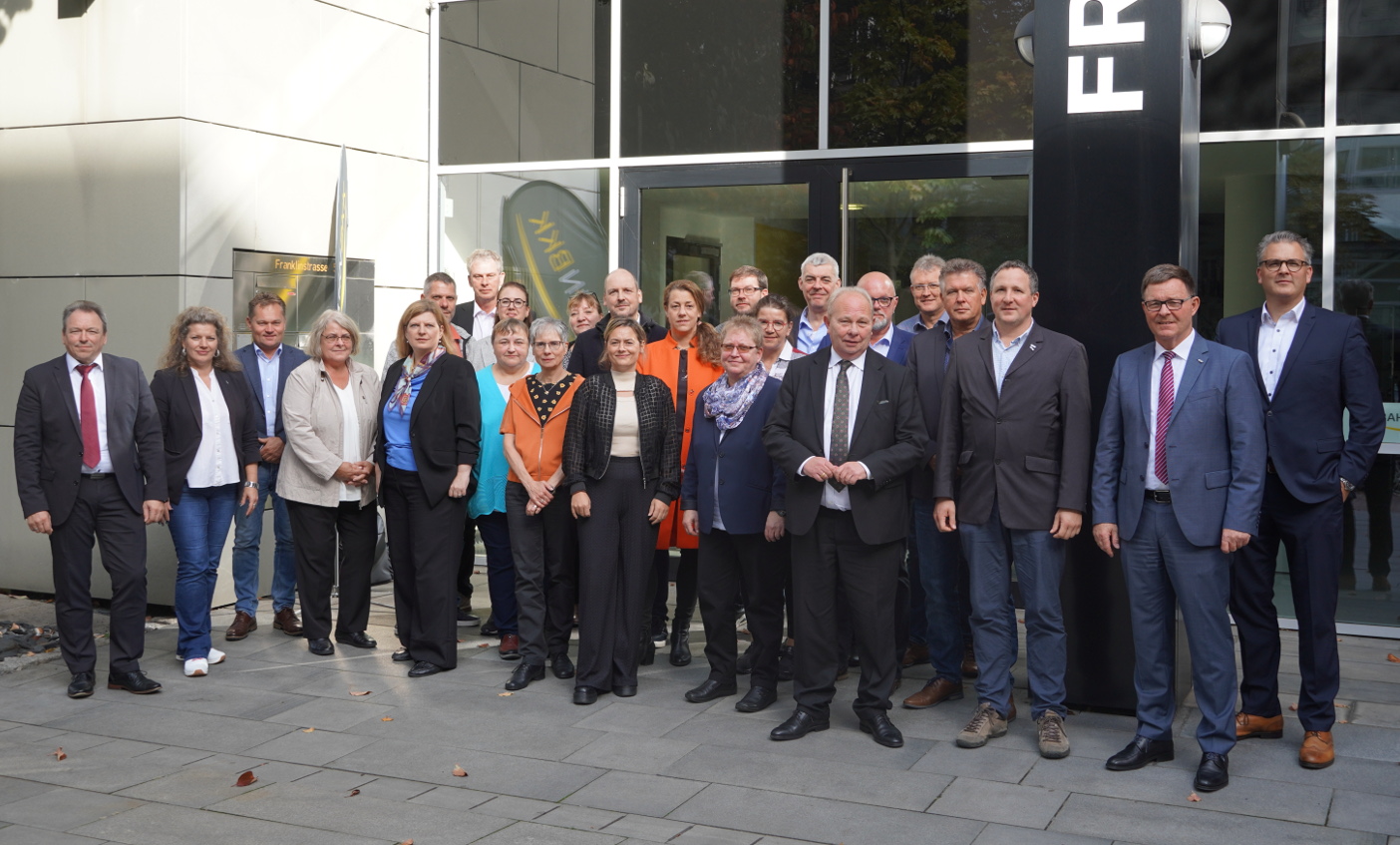 Verwaltungsrats-Mitglieder der BAHN-BKK mit Vorstandsvorsitzendem Hans-Jörg Gittler (zweiter von rechts) und dem Leiter Büro der Selbstverwaltung (rechts außen)